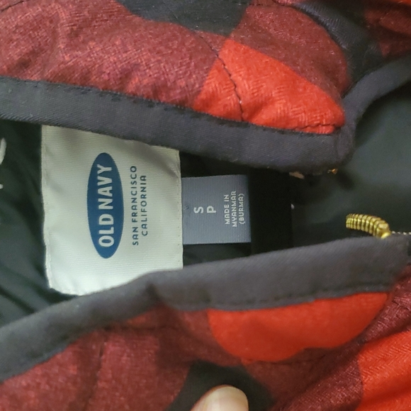 STRANGER THINGS 80s Vest - Picture 3 of 5